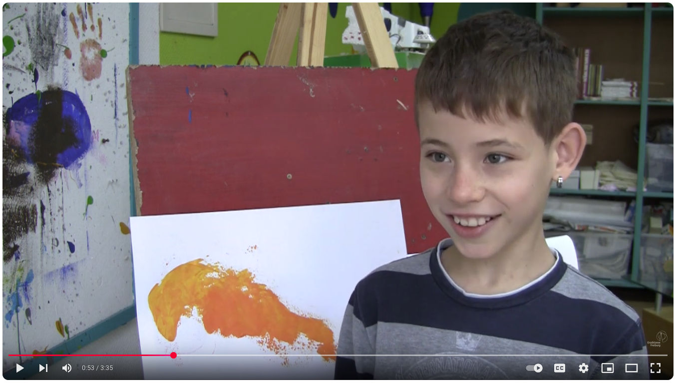 Video laden: Einblicke in das Kunstprojekt Kinderkunstkalender 2015 – Die Erzdiözese Freiburg hat den kleinen Künstlerinnen und Künstlern im Kinderheim LBZ St. Anton ein wenig über die Schultern geschaut.